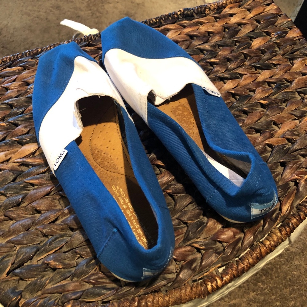 Blue and White Toms
